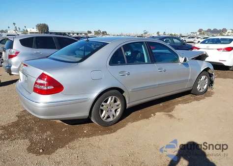 2004 Mercedes-Benz E 320 z USA, uszkodzony, nr VIN WDBUF65J64A521212